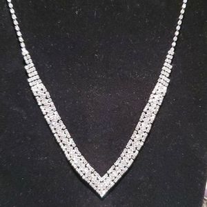 💝 NWT BLING Chevron crystal necklace